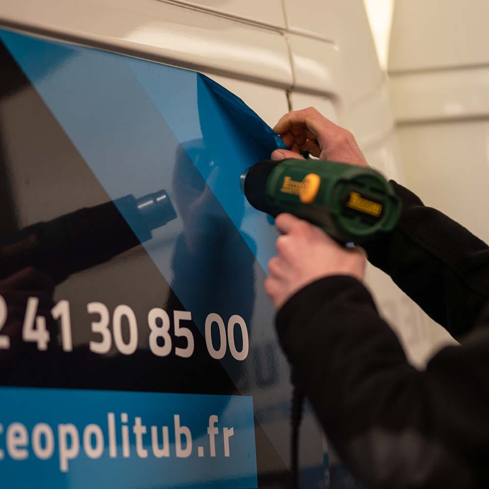 Déstickage publicitaire